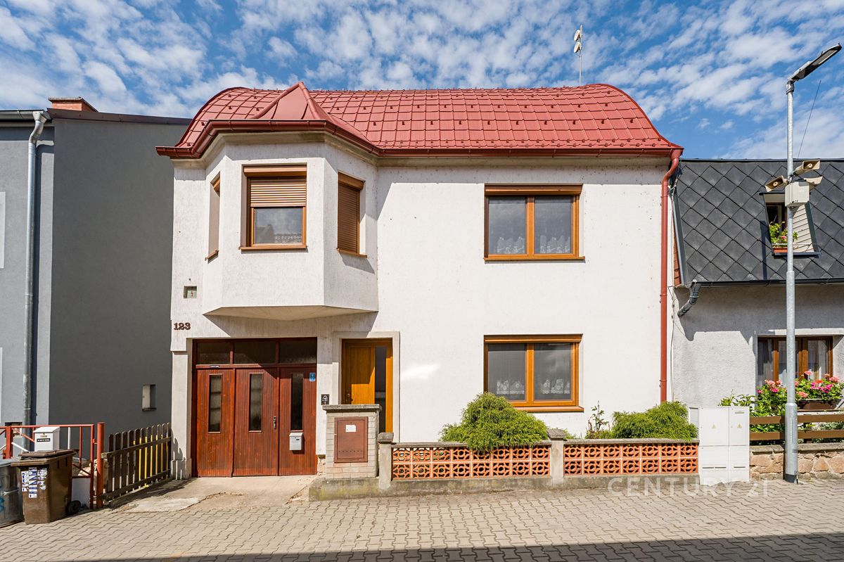 Prodej rodinného domu 177 m², pozemek 476 m² – fotografie 2