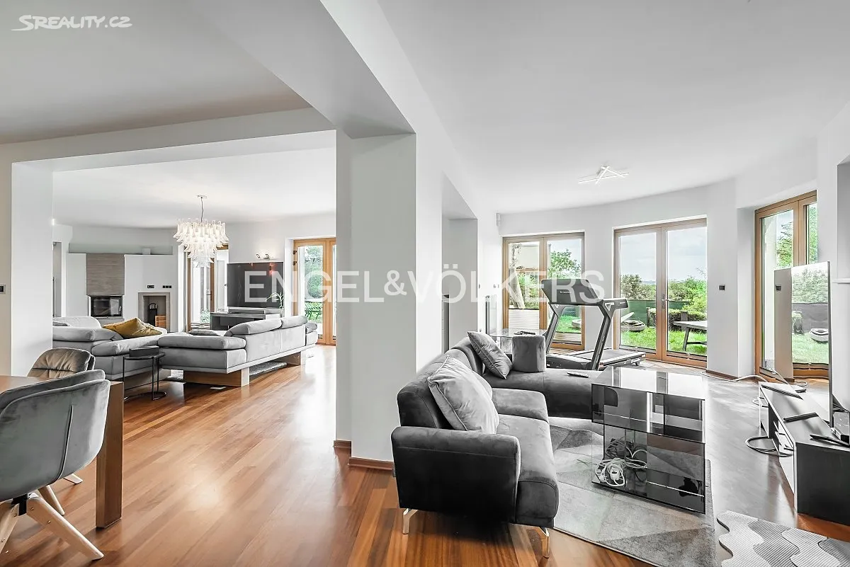 Pronájem vily 315 m², pozemek 1493 m² – pohled 2