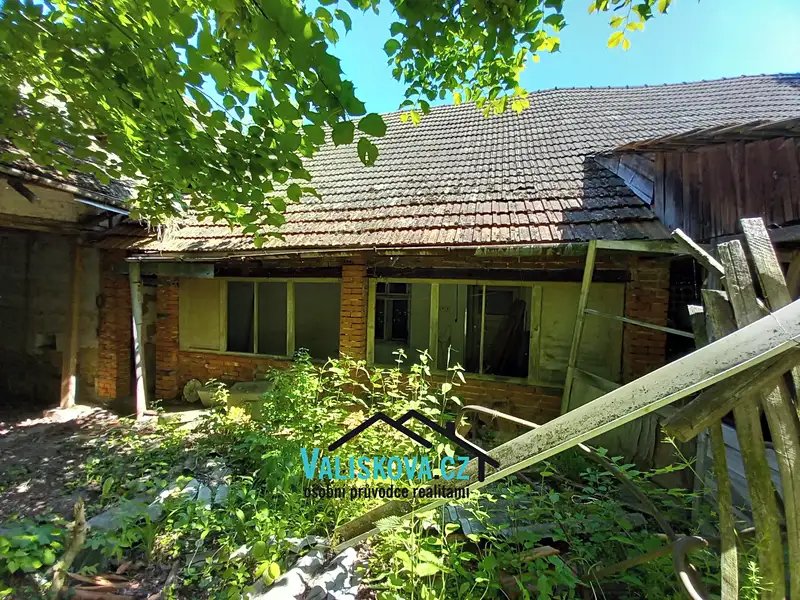 Prodej stavebního pozemku 667 m², Roštín – náhled fotky 1