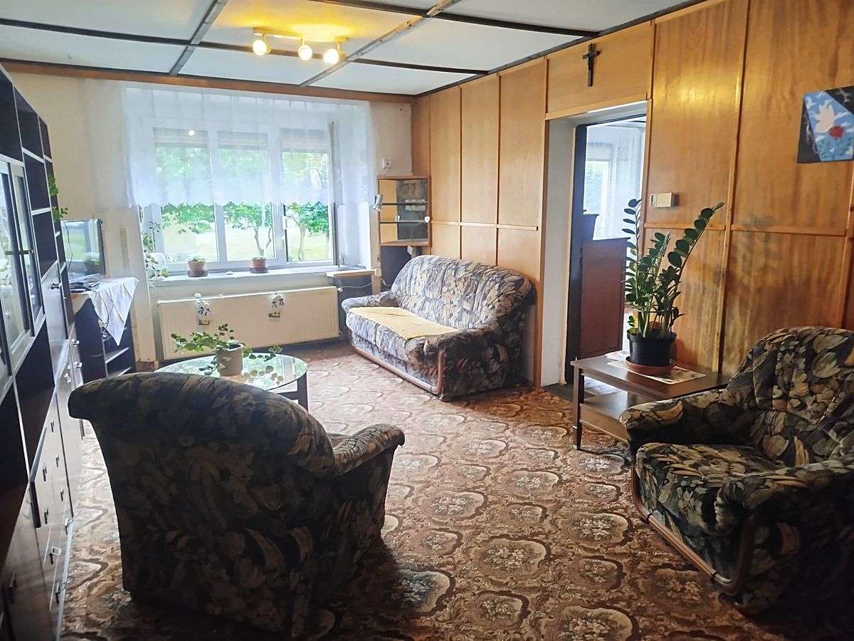 Prodej rodinného domu 80 m², pozemek 874 m² – fotografie 2