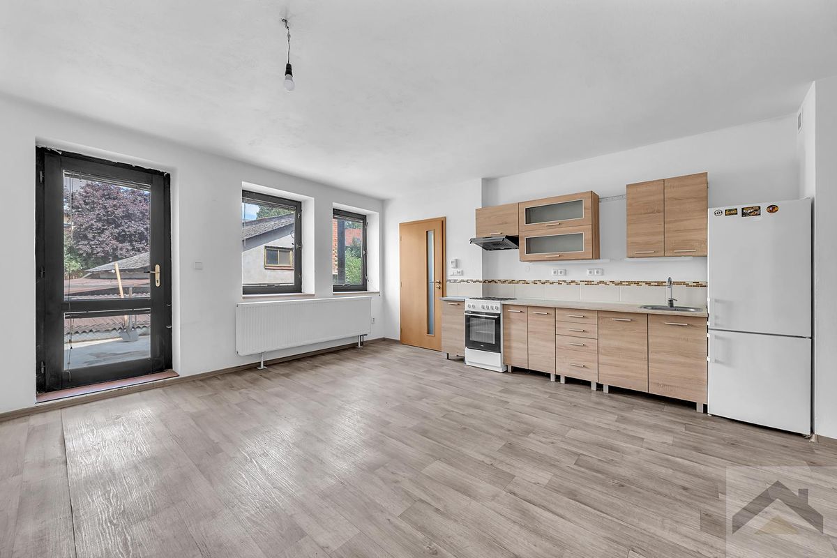 Prodej rodinného domu 295 m², pozemek 283 m² – fotografie 4