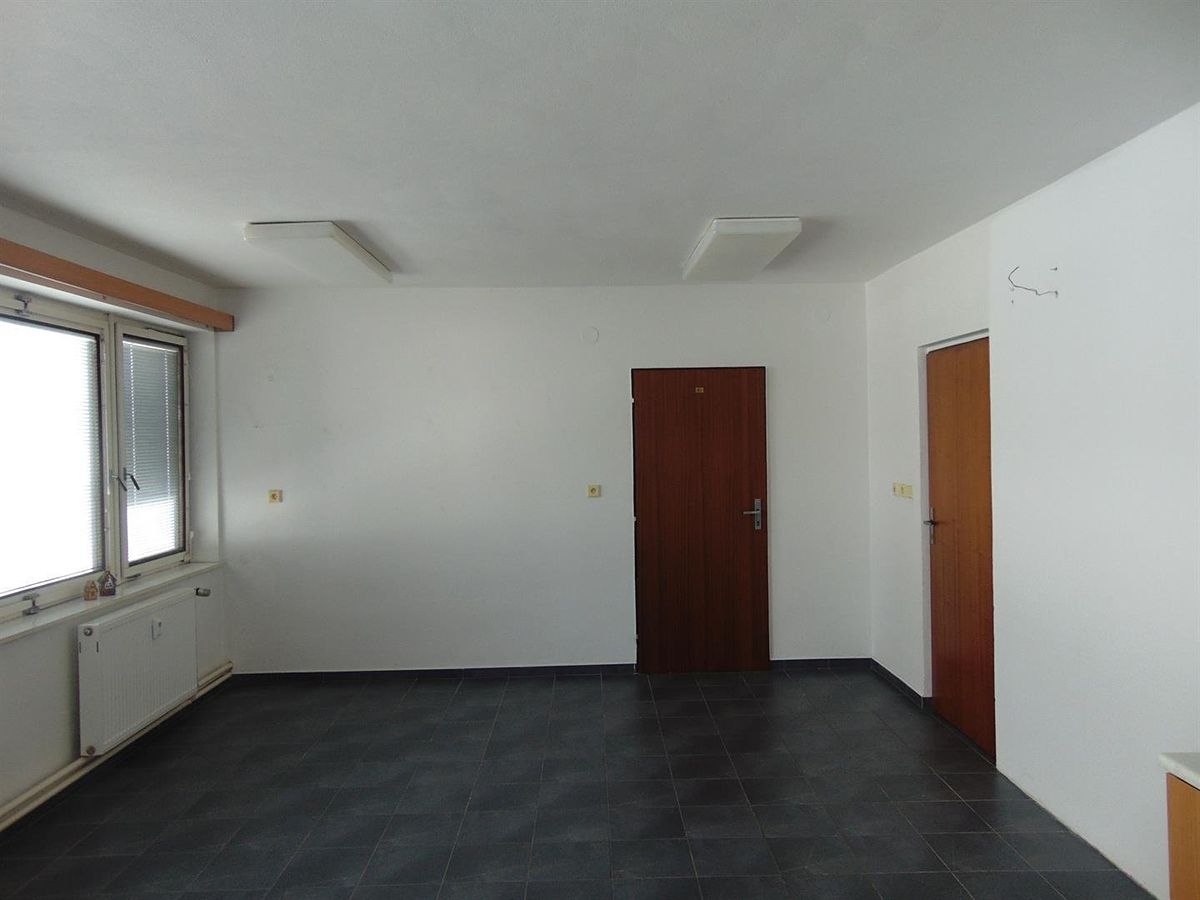 Pronájem kanceláře 60 m² – fotografie 3