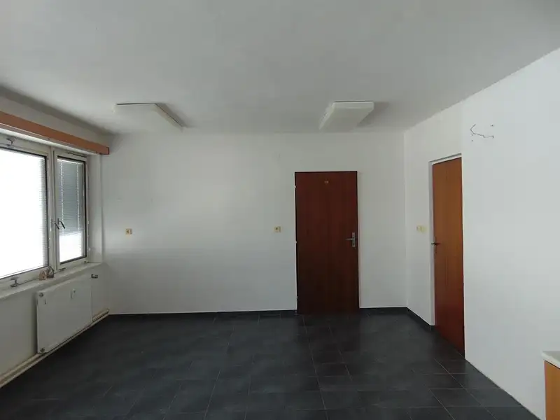 Pronájem kanceláře 60 m², Skuteč – náhled fotky 3