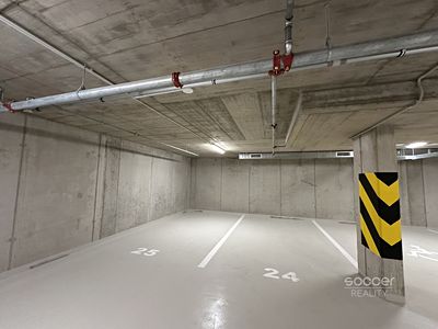 Pronájem garážového stání 14 m²