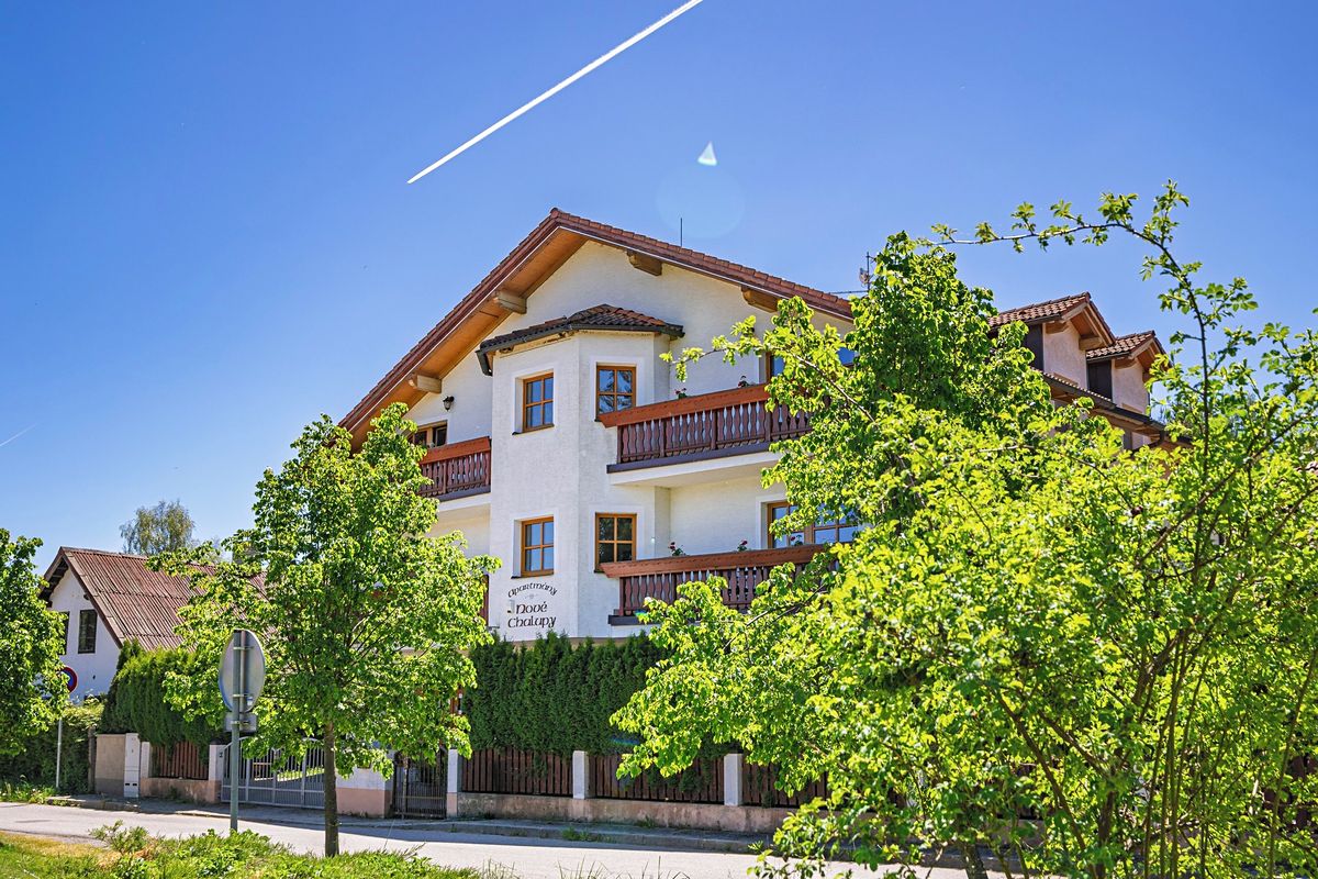 Prodej rodinného domu 566 m², pozemek 1443 m² – fotografie 2