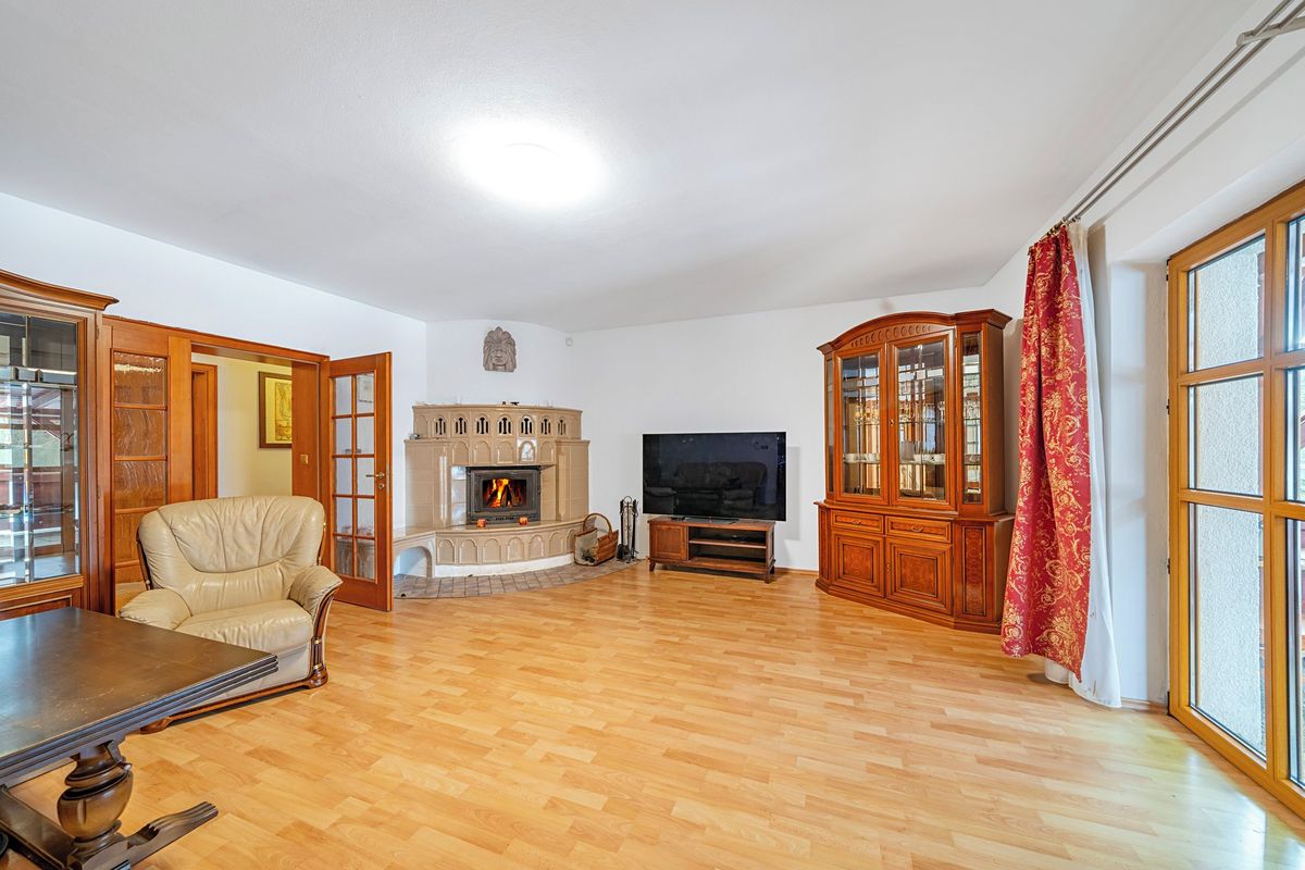 Prodej rodinného domu 566 m², pozemek 1443 m² – fotografie 4