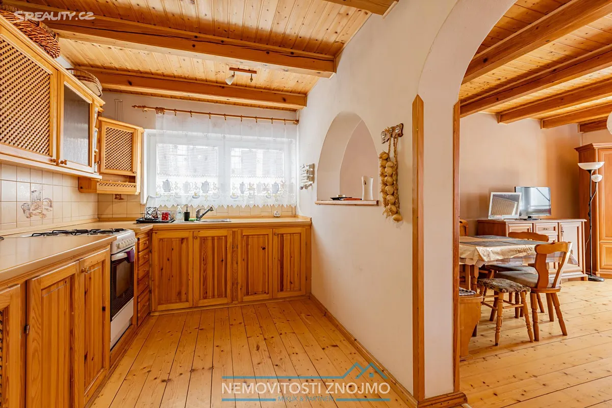 Prodej vícegeneračního domu 350 m², pozemek 868 m² – další