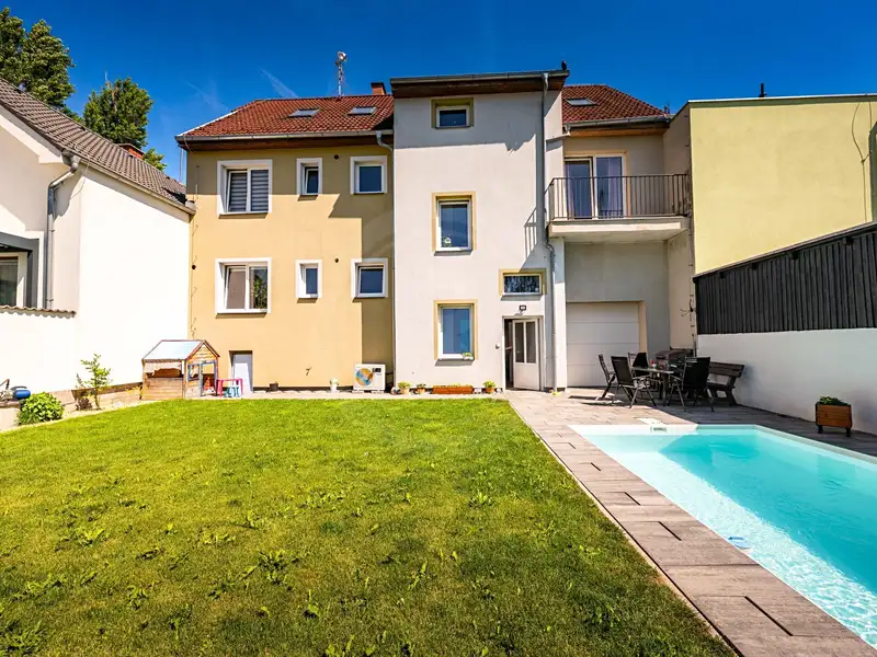 Prodej rodinného domu 333 m², pozemek 305 m², České Budějovice – náhled fotky 3