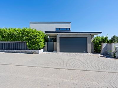 Prodej rodinného domu 200 m², pozemek 900 m²