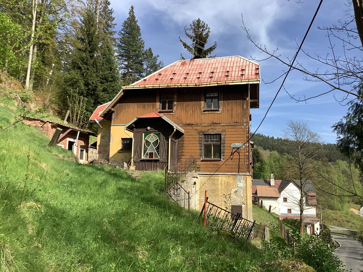Prodej rodinného domu 703 m², pozemek 900 m² – fotografie 5