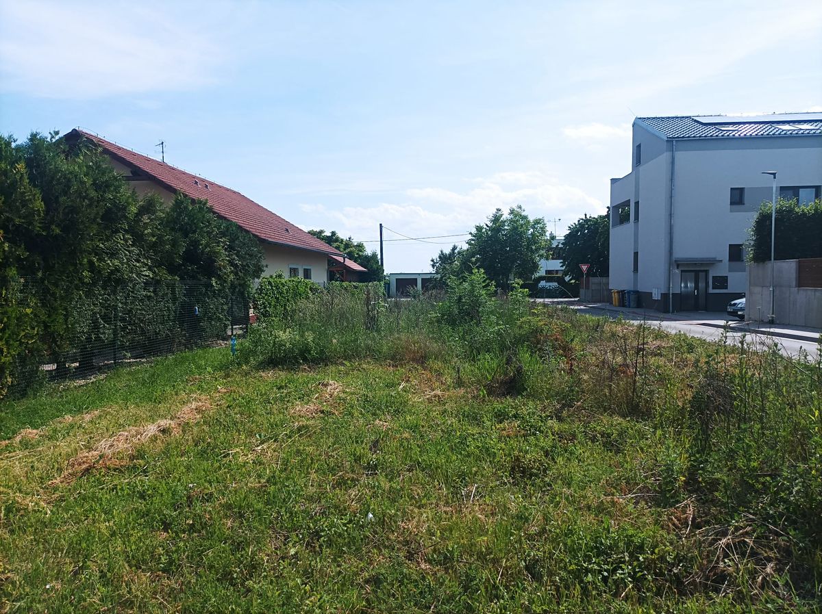 Prodej stavebního pozemku 950 m² – fotografie 3