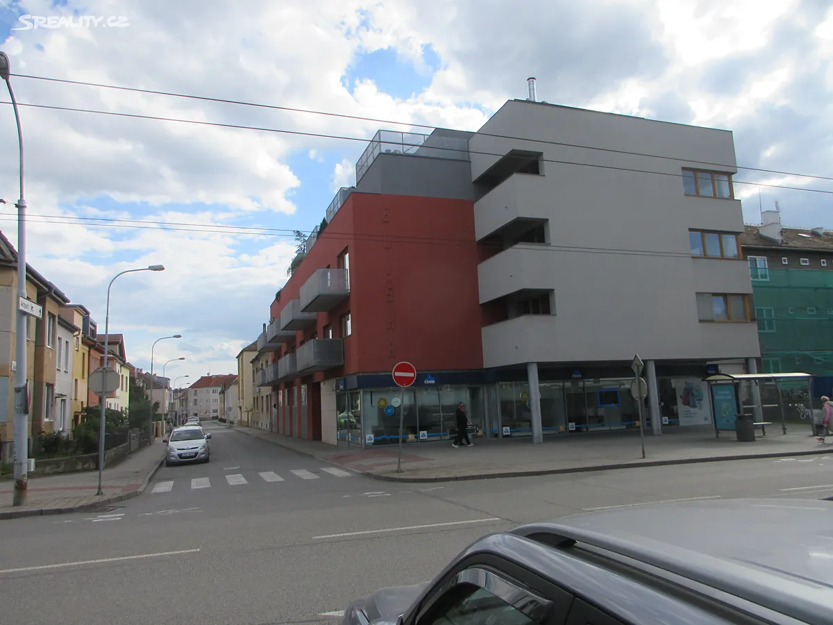 Pronájem garážového stání 17 m², Brno