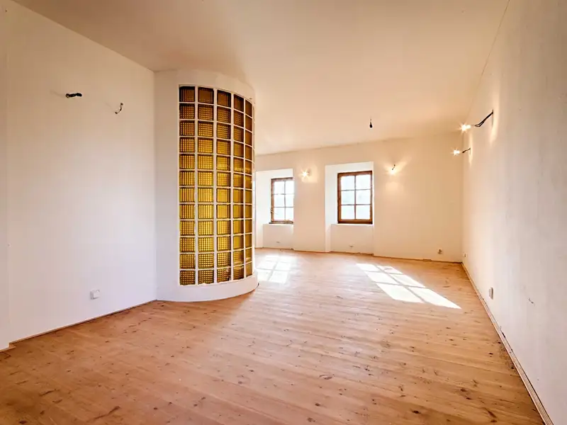 Prodej rodinného domu 520 m², pozemek 2024 m², Jindřichův Hradec – náhled fotky 2