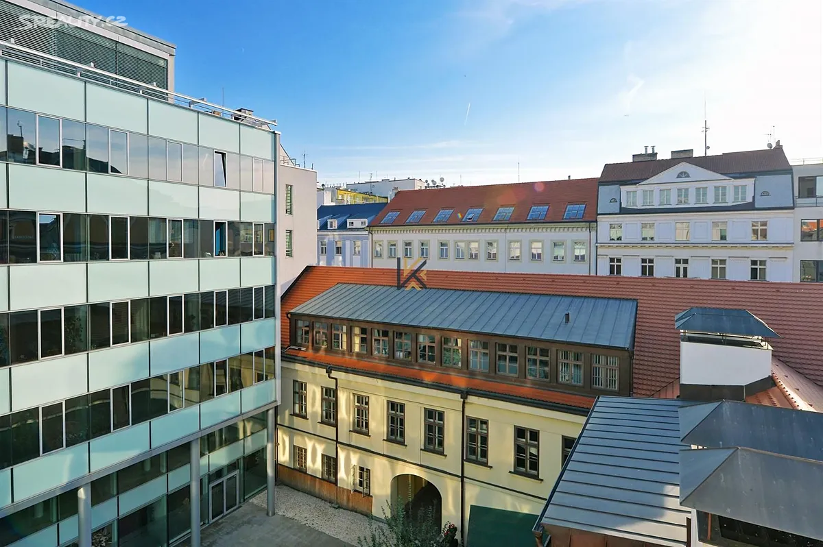 Pronájem kanceláře 140 m², Praha