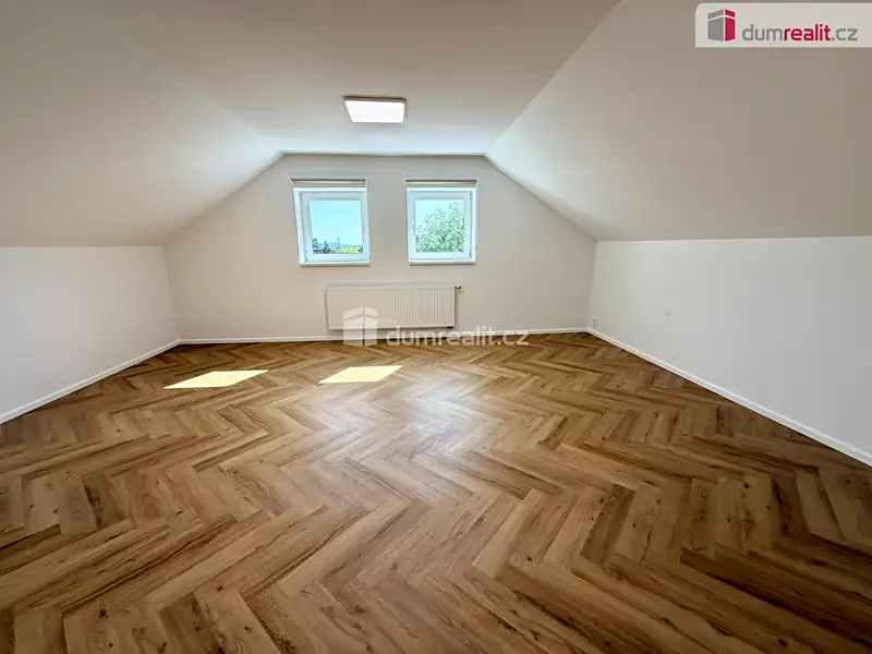 Prodej rodinného domu 247 m², pozemek 1024 m², Lukov – náhled fotky 2