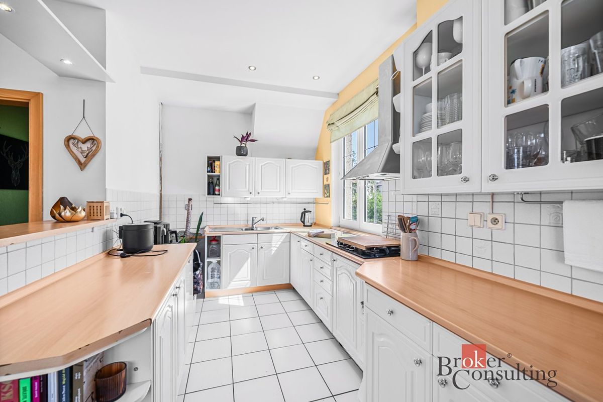 Prodej rodinného domu 250 m², pozemek 574 m² – fotografie 3
