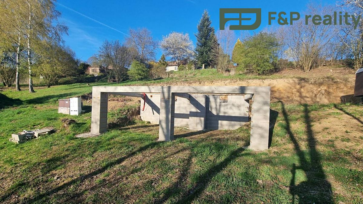 Prodej stavebního pozemku 1360 m² – fotografie 3