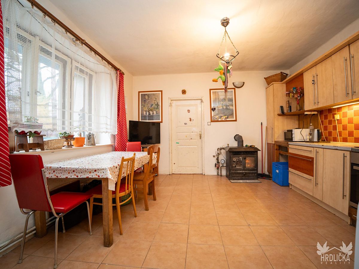 Prodej rodinného domu 80 m², pozemek 196 m² – fotografie 2