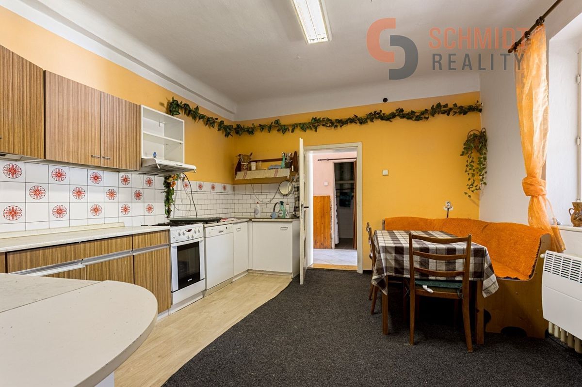Prodej rodinného domu 200 m², pozemek 674 m² – fotografie 4