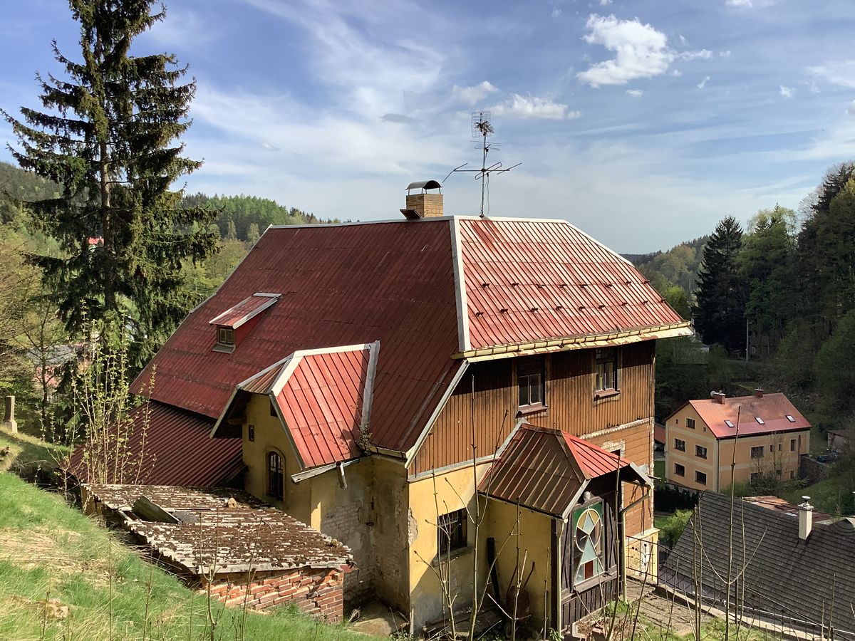 Prodej rodinného domu 703 m², pozemek 900 m² – fotografie 4