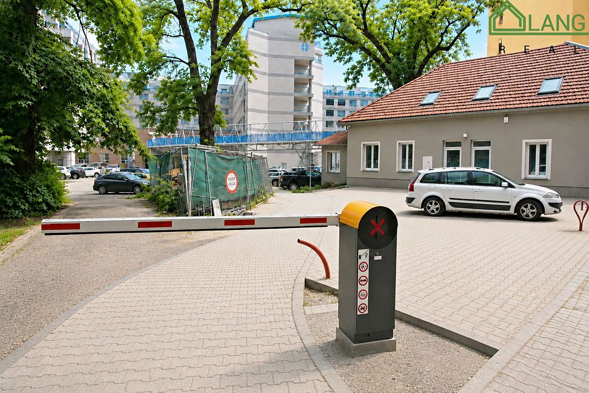 Pronájem garážového stání 15 m² – fotografie 2