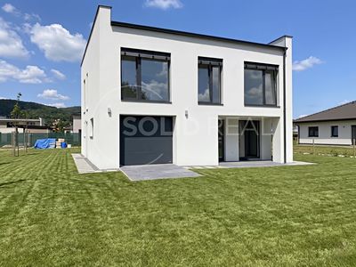 Prodej rodinného domu 219 m², pozemek 938 m²