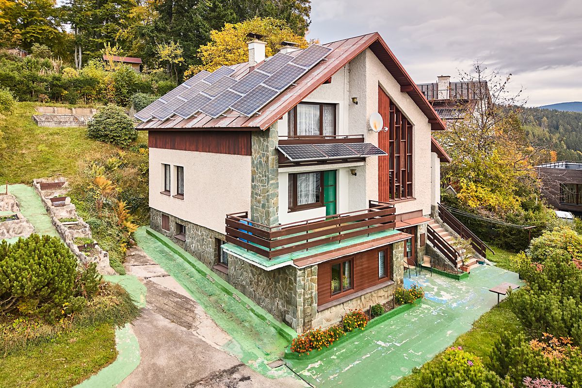 Prodej rodinného domu 250 m², pozemek 969 m² – fotografie 2
