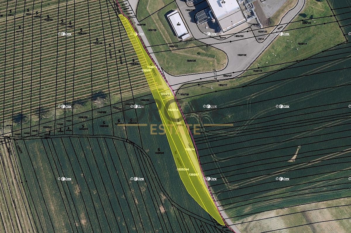 Prodej pozemku 2675 m², Dambořice – fotka 1 z 3