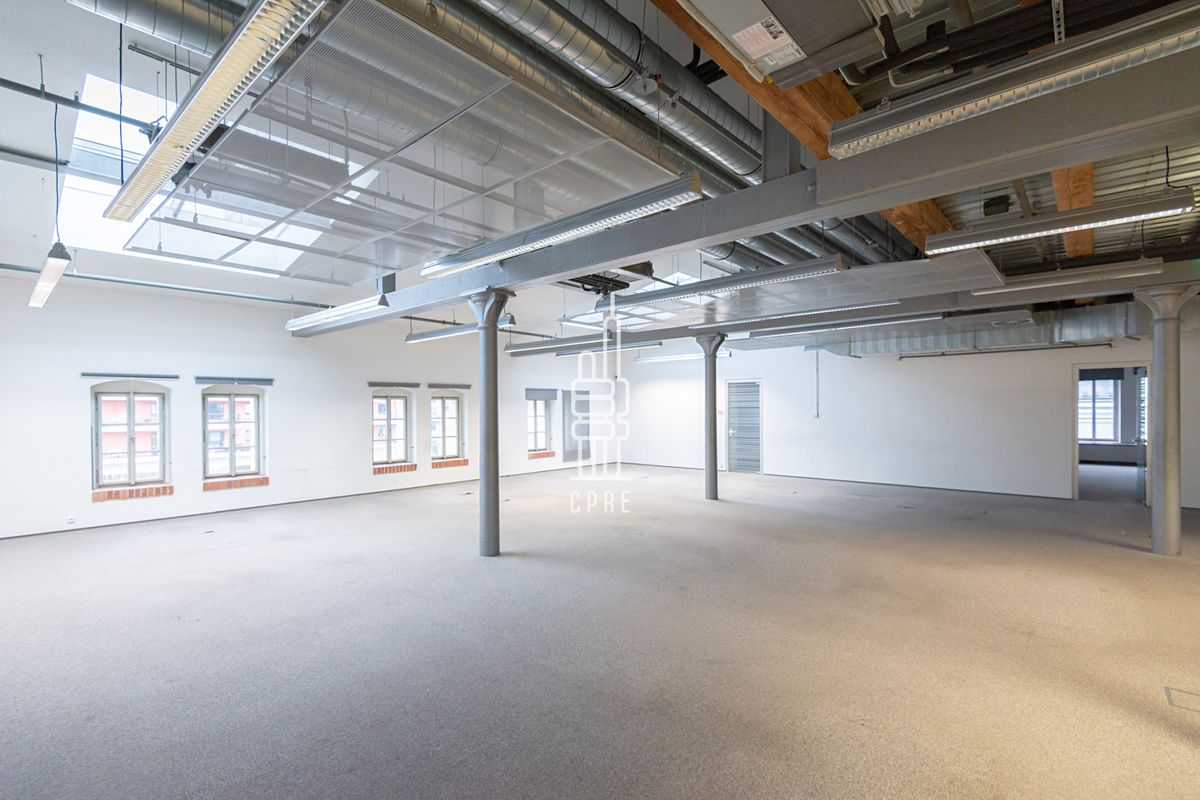Pronájem kanceláře 774 m² – fotografie 2