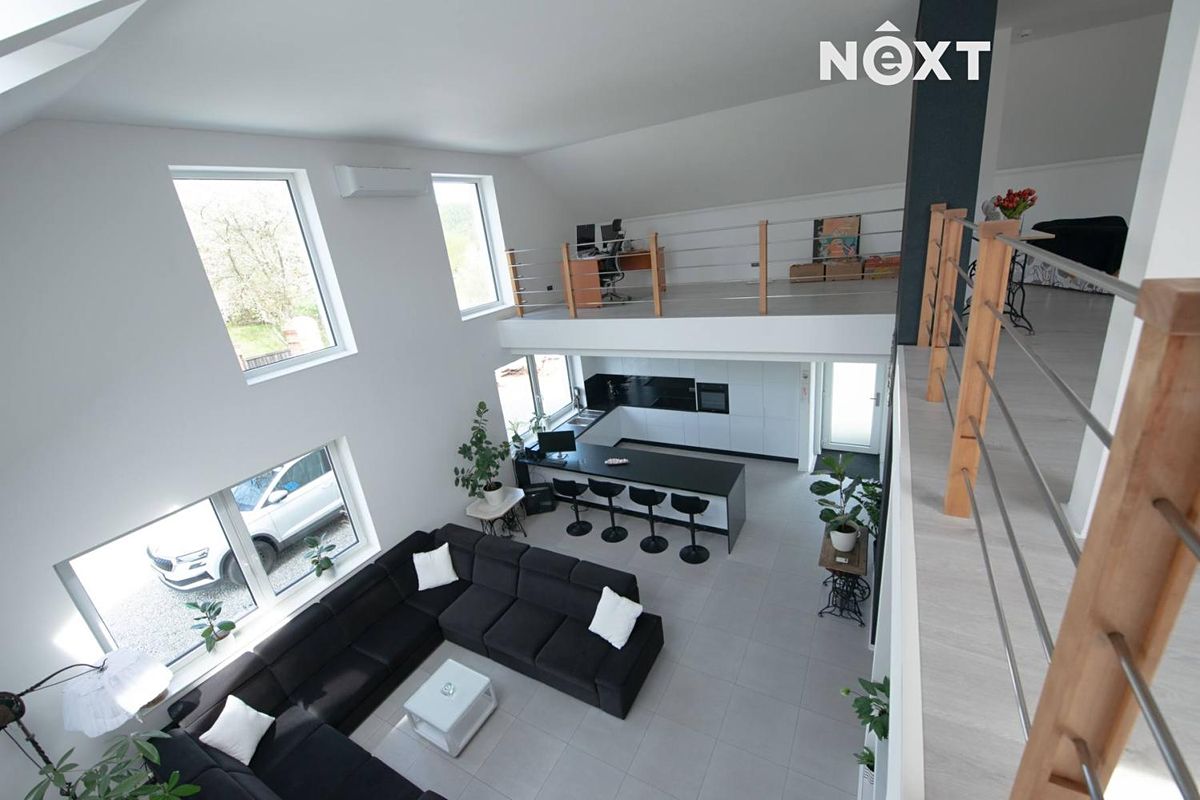 Prodej rodinného domu 263 m², pozemek 38000 m² – fotografie 3