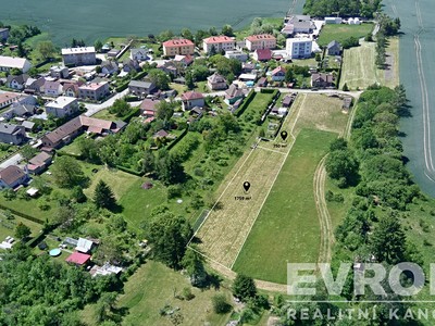 Prodej podílu 2/3  stavebního pozemku 2 509 m²