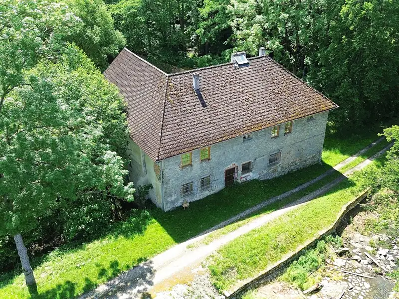 Prodej rodinného domu 520 m², pozemek 2024 m², Jindřichův Hradec – náhled fotky 1