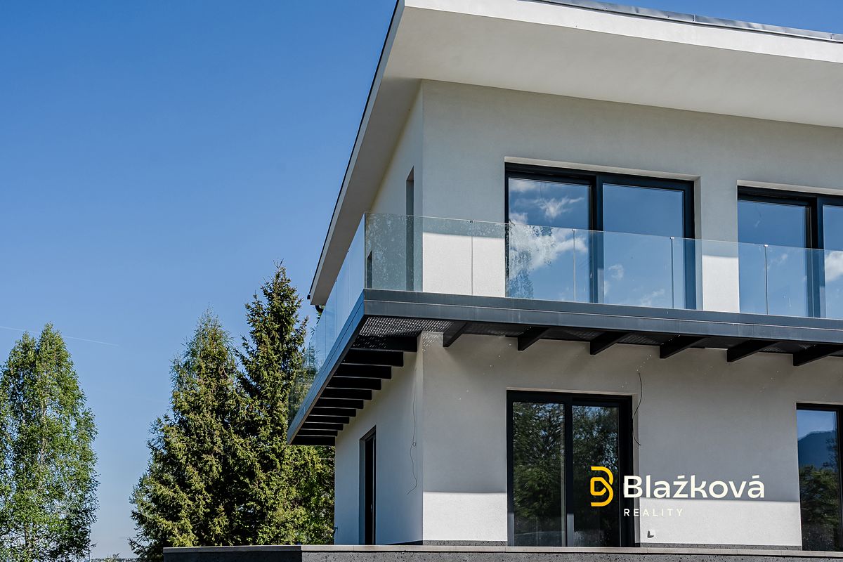 Prodej rodinného domu 330 m², pozemek 4813 m²