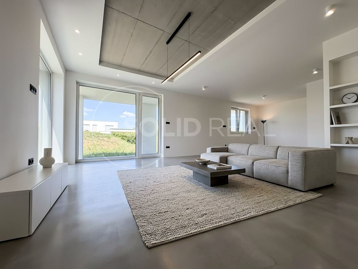Prodej rodinného domu 219 m², pozemek 938 m² – fotografie 3
