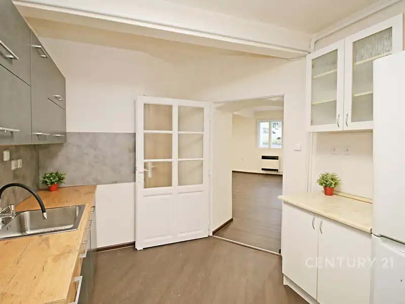 Pronájem kanceláře 146 m², Praha – náhled fotky 1