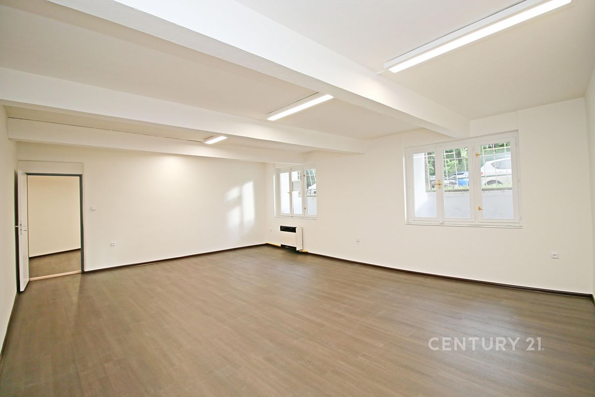 Pronájem kanceláře 146 m² – fotografie 2