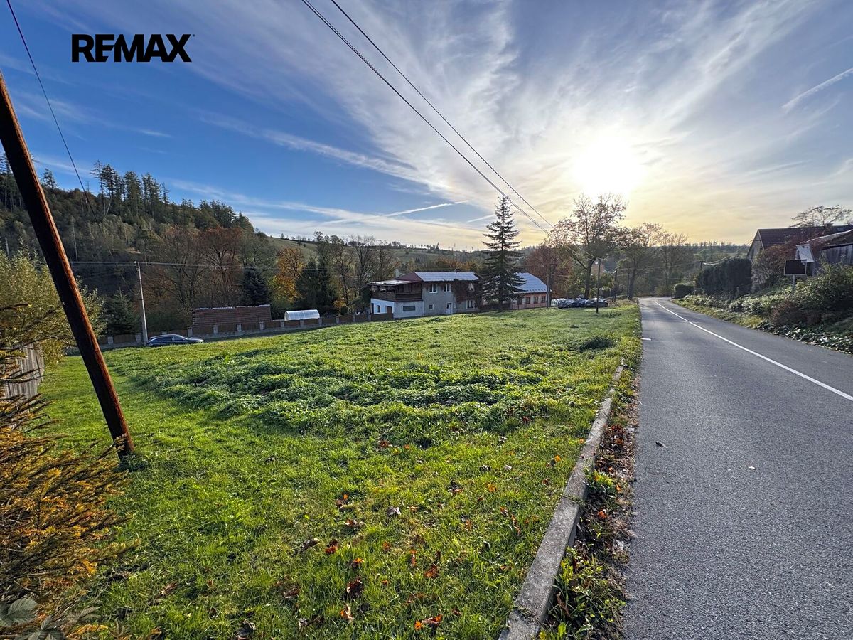 Prodej stavebního pozemku 1084 m² – fotografie 3