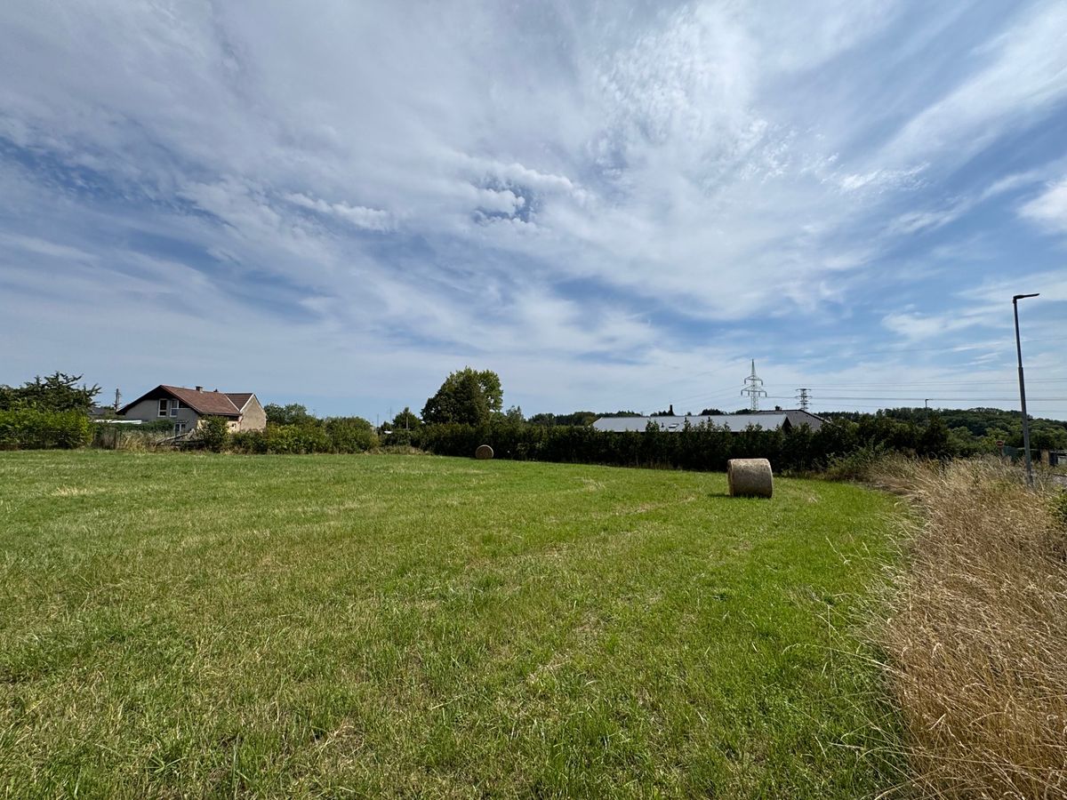 Prodej stavebního pozemku 949 m² – fotografie 2