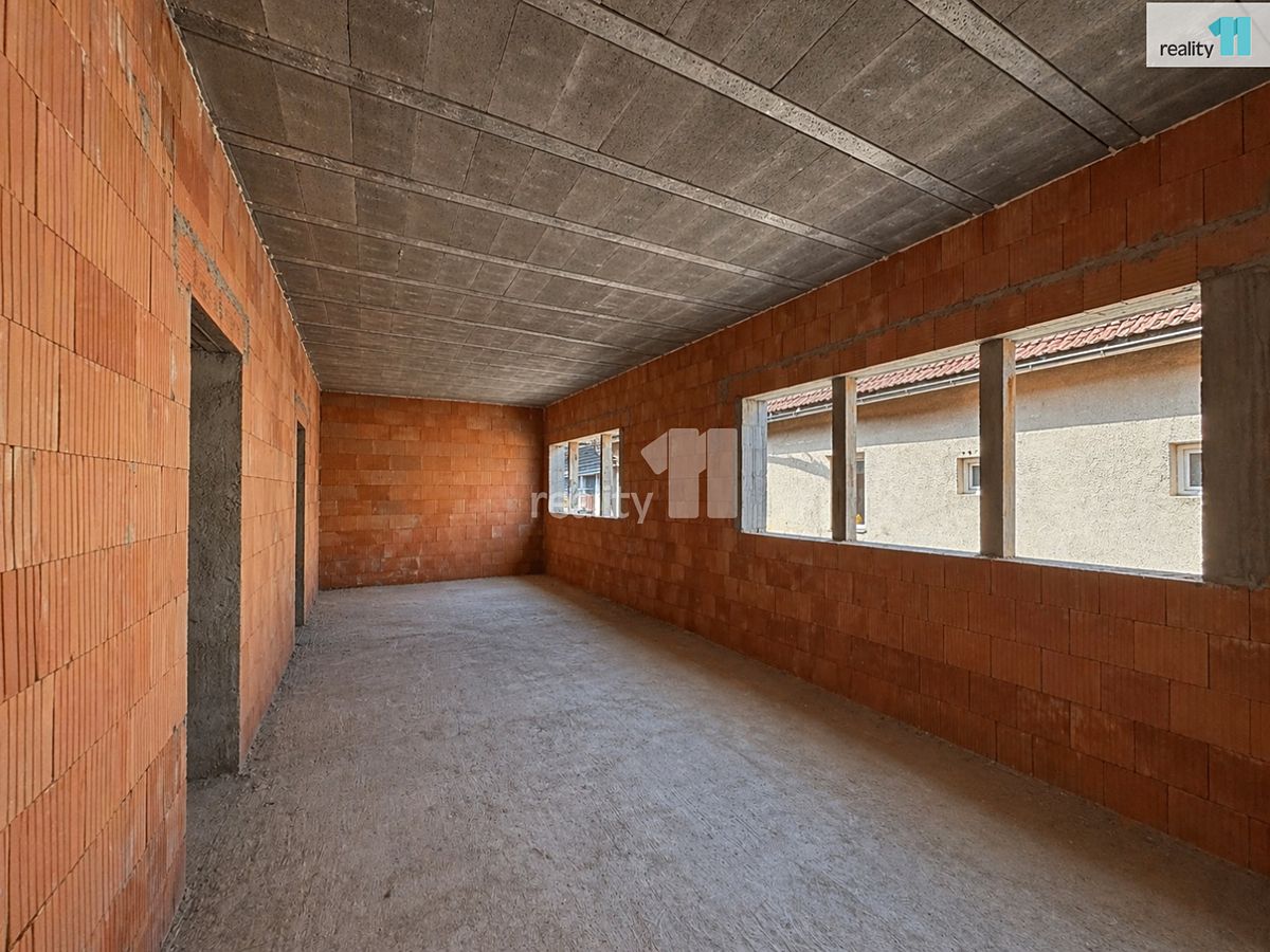 Prodej rodinného domu 383 m², pozemek 1023 m² – fotografie 3