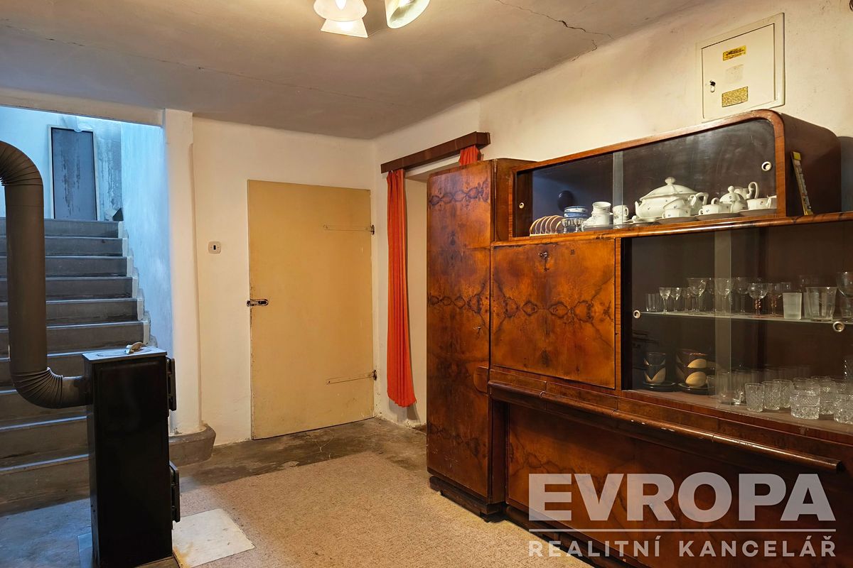 Prodej rodinného domu 203 m², pozemek 1175 m² – fotografie 4