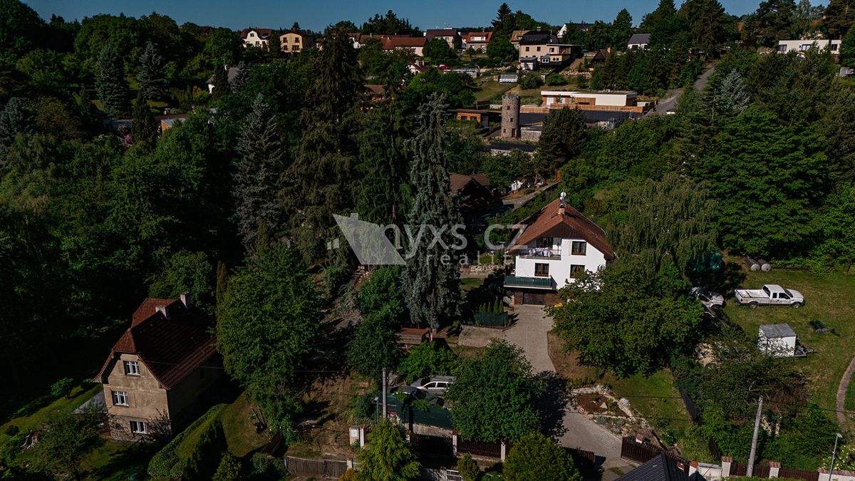 Prodej rodinného domu 220 m², pozemek 906 m² – fotografie 2