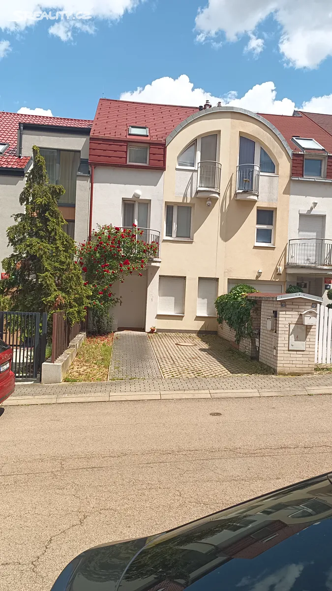 Pronájem rodinného domu 240 m², pozemek 160 m², Praha