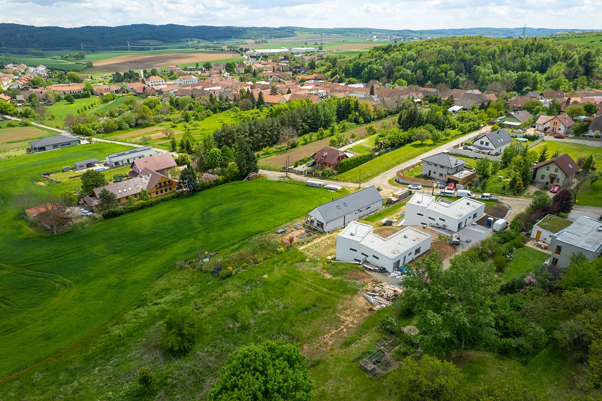 Prodej stavebního pozemku 900 m² – fotografie 2