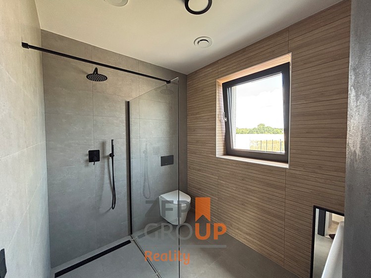 Prodej domu, 228 m² (82 z 100)