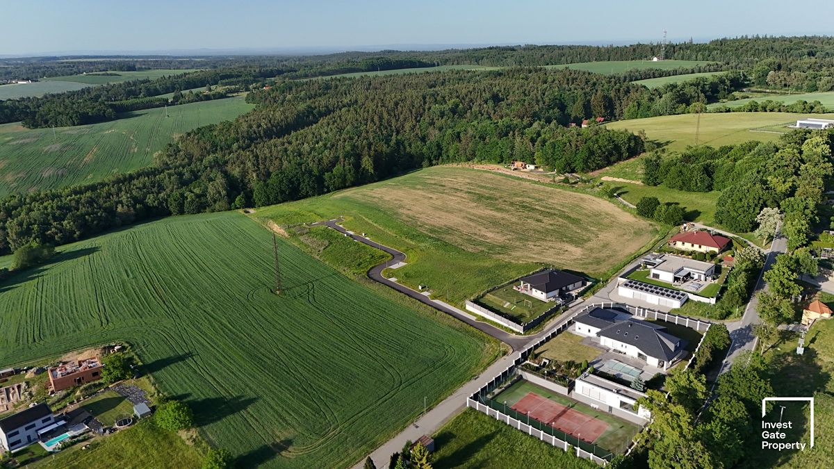 Prodej stavebního pozemku 966 m² – fotografie 2