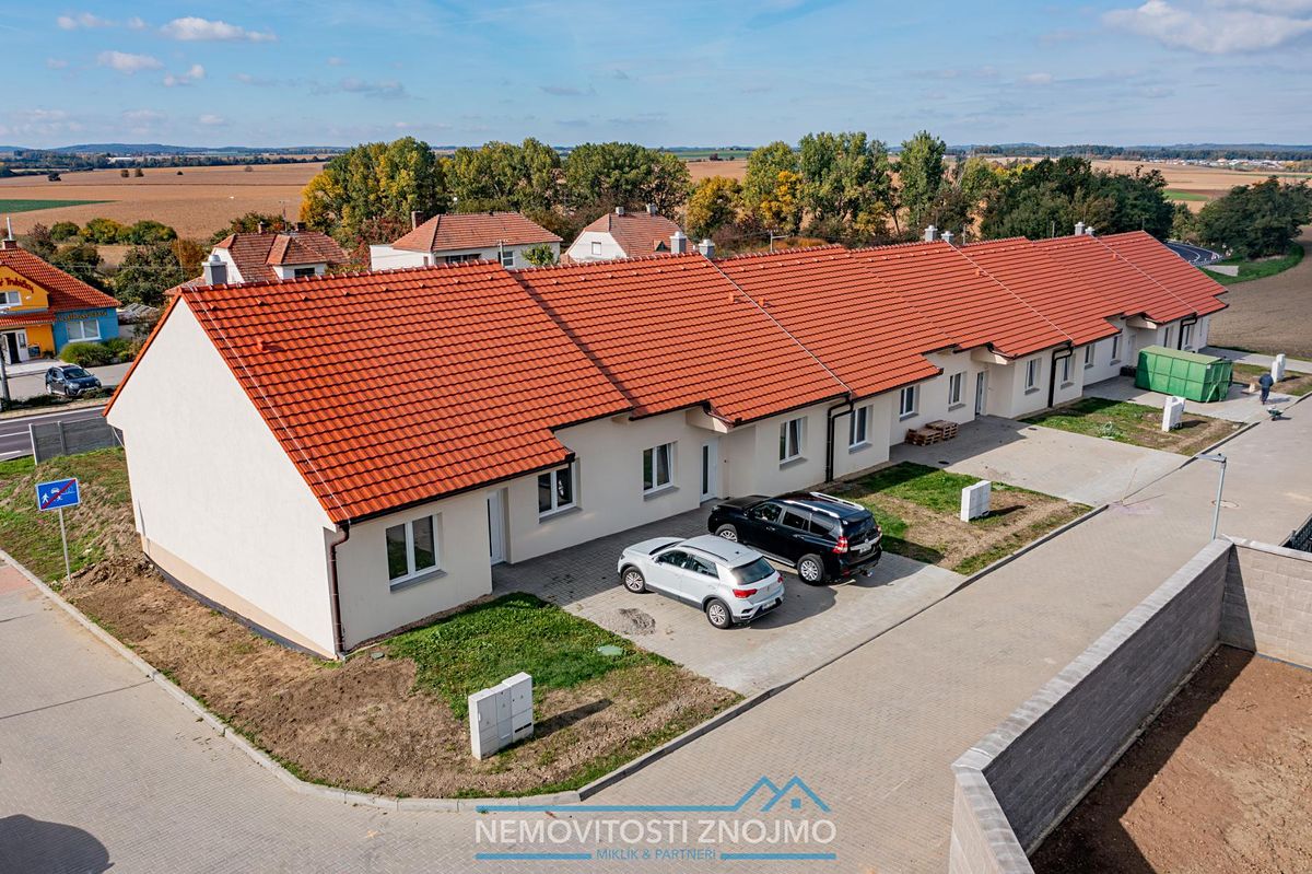 Prodej rodinného domu 95 m², pozemek 382 m², Znojmo – fotka 1 z 3