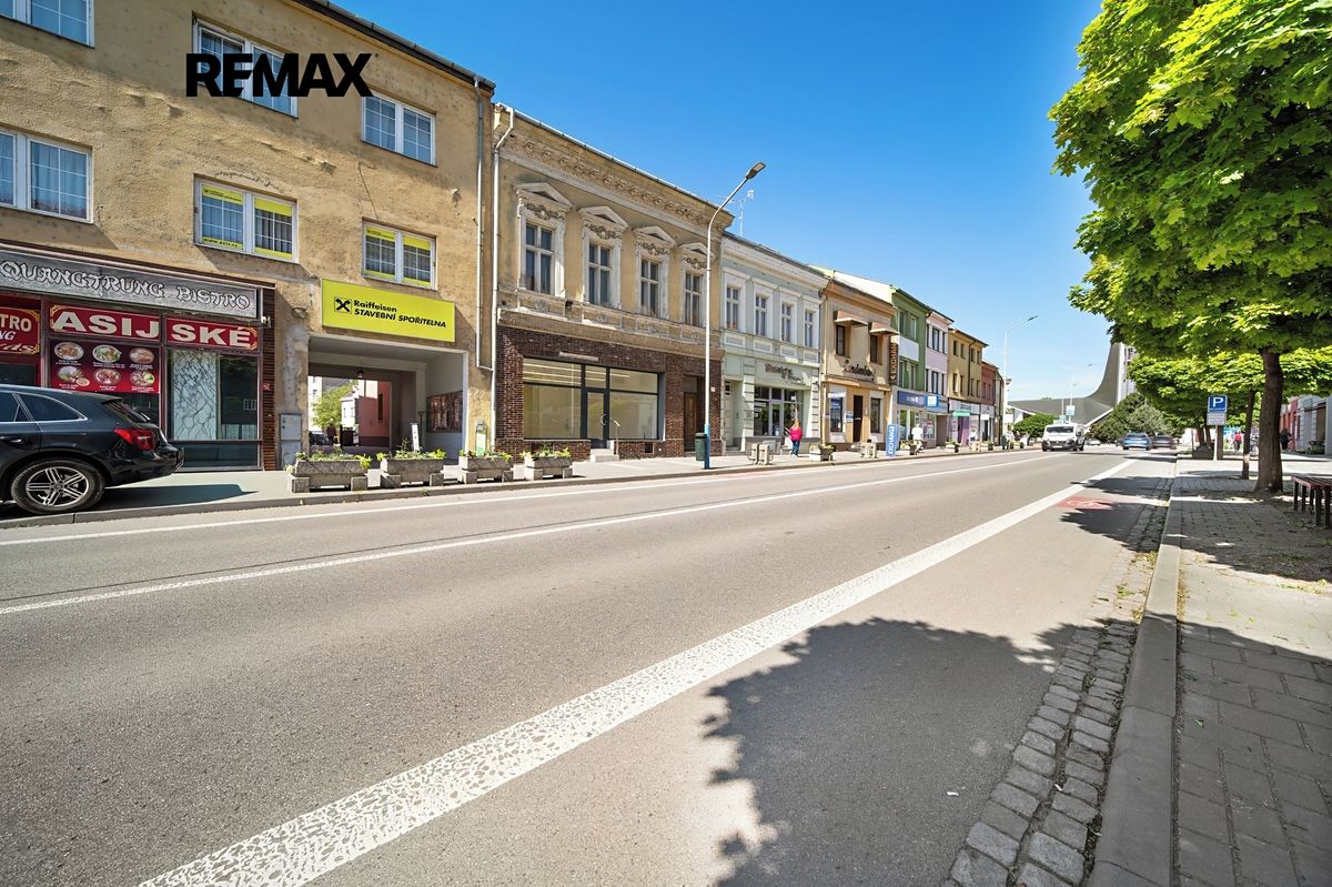 Prodej rodinného domu 340 m², pozemek 233 m² – fotografie 2