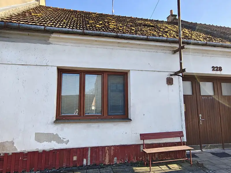 Prodej rodinného domu 85 m², pozemek 2217 m², Hrušky – náhled fotky 1