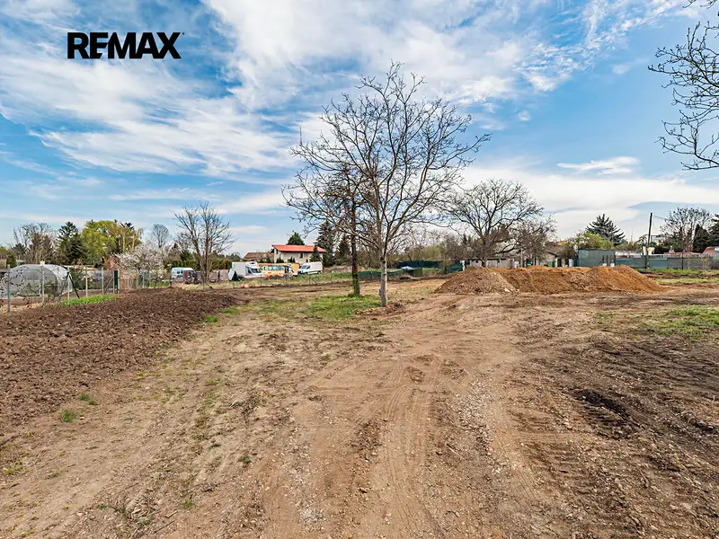 Prodej komerčního pozemku 1120 m², Praha – náhled fotky 2