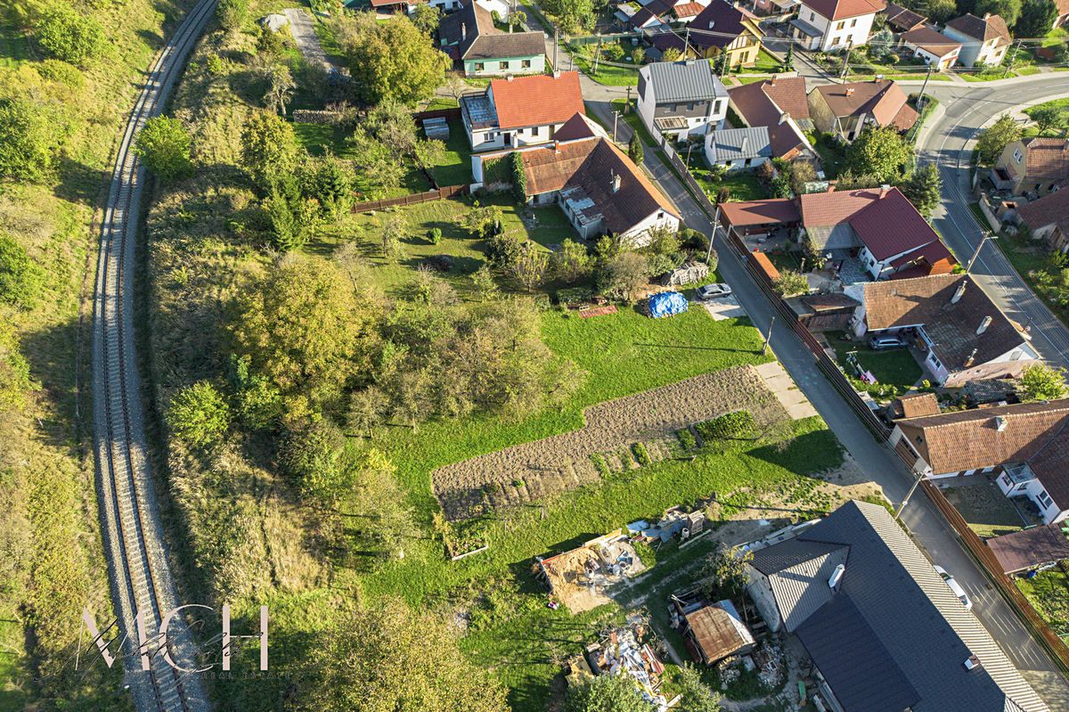 Prodej stavebního pozemku 768 m² – fotografie 2
